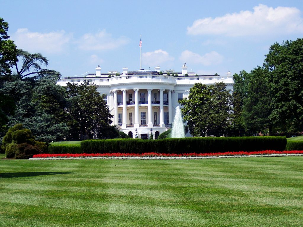 https://www.pexels.com/photo/white-house-129112/